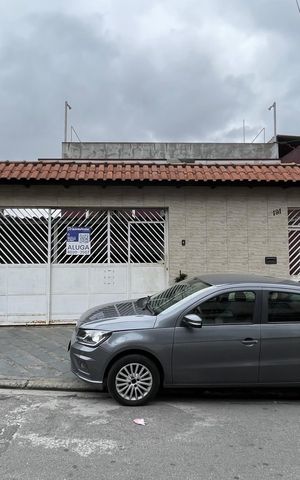 Casa para alugar com 80m², 3 quartos e 1 vaga Casa para alugar com 80m², 3 quartos e 1 vagaFachada+Placa