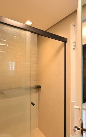 Apartamento à venda com 78m², 2 quartos e 2 vagasBanheiro da Suíte
