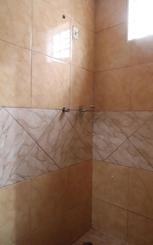 Casa para alugar com 70m², 2 quartos e 5 vagasBanheiro do Quarto 1
