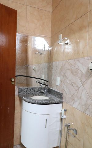 Casa para alugar com 70m², 2 quartos e 5 vagasBanheiro do Quarto 1