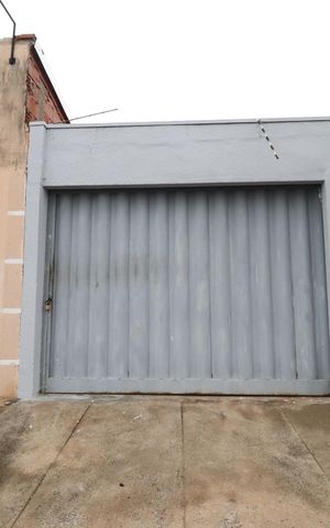 Casa para alugar com 70m², 2 quartos e 5 vagasFachada