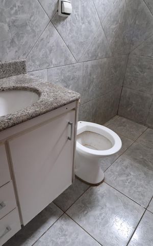 Casa para alugar com 70m², 2 quartos e 5 vagasBanheiro Social