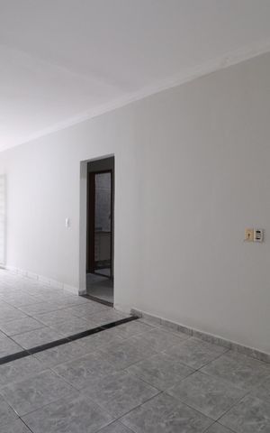 Casa para alugar com 70m², 2 quartos e 5 vagasSala