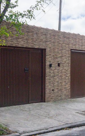 Casa à venda com 400m², 3 quartos e 8 vagas Casa à venda com 400m², 3 quartos e 8 vagasFachada