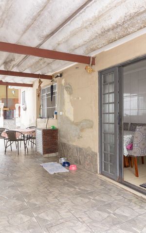 Casa à venda com 400m², 3 quartos e 8 vagas Casa à venda com 400m², 3 quartos e 8 vagasQuintal