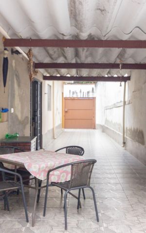 Casa à venda com 400m², 3 quartos e 8 vagas Casa à venda com 400m², 3 quartos e 8 vagasQuintal