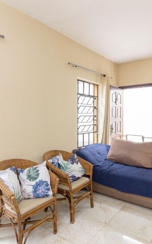 Casa à venda com 400m², 3 quartos e 8 vagas Casa à venda com 400m², 3 quartos e 8 vagasSala