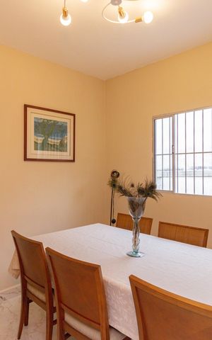 Casa à venda com 400m², 3 quartos e 8 vagas Casa à venda com 400m², 3 quartos e 8 vagasCopa