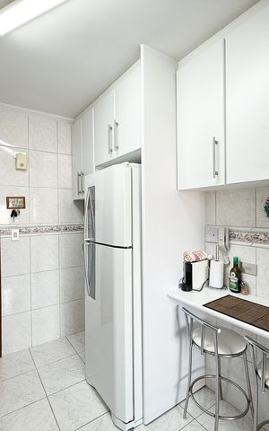 Apartamento à venda com 92m², 3 quartos e 2 vagas Apartamento à venda com 92m², 3 quartos e 2 vagasCozinha e Área de Serviço