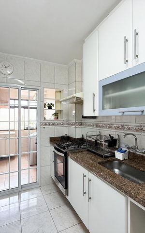 Apartamento à venda com 92m², 3 quartos e 2 vagas Apartamento à venda com 92m², 3 quartos e 2 vagasCozinha e Área de Serviço