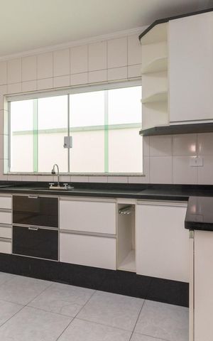 Casa à venda com 125m², 3 quartos e 3 vagas Casa à venda com 125m², 3 quartos e 3 vagasCozinha