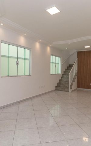 Casa à venda com 125m², 3 quartos e 3 vagas Casa à venda com 125m², 3 quartos e 3 vagasSala