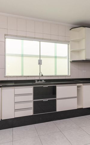 Casa à venda com 125m², 3 quartos e 3 vagas Casa à venda com 125m², 3 quartos e 3 vagasCozinha
