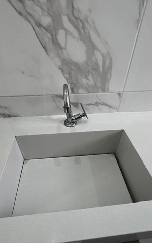 Apartamento à venda com 55m², 2 quartos e sem vaga Apartamento à venda com 55m², 2 quartos e sem vagaBanheiro l