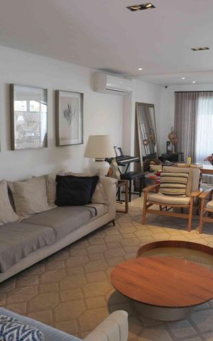 Casa de condomínio para alugar com 300m², 3 quartos e 4 vagasSala de Estar