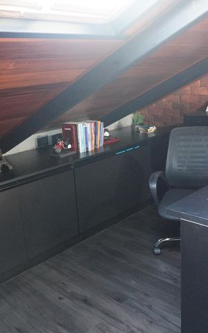 Casa de condomínio para alugar com 300m², 3 quartos e 4 vagasEscritório