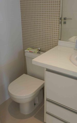 Casa de condomínio para alugar com 300m², 3 quartos e 4 vagasBanheiro da Suíte 1