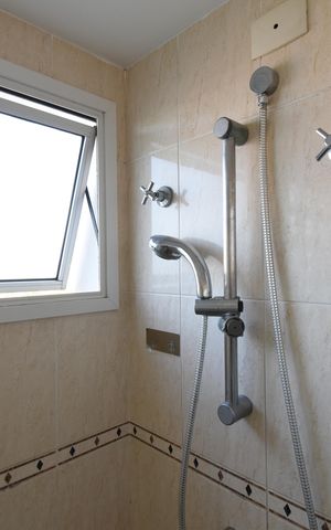 Casa de condomínio para alugar com 190m², 3 quartos e 4 vagasBanheiro da Suíte
