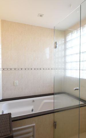 Casa de condomínio para alugar com 190m², 3 quartos e 4 vagasBanheiro da Suíte