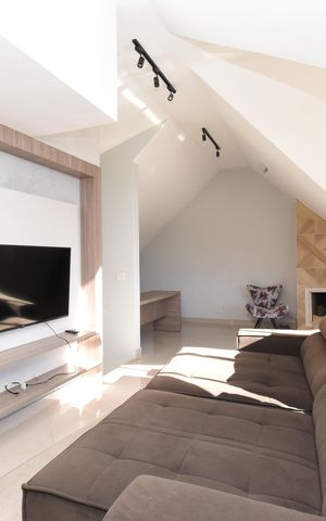 Casa de condomínio para alugar com 190m², 3 quartos e 4 vagasÁtico