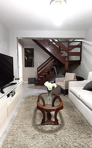 Casa de condomínio à venda com 162m², 3 quartos e 2 vagas Casa de condomínio à venda com 162m², 3 quartos e 2 vagasSala