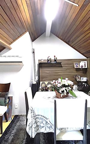 Casa de condomínio à venda com 162m², 3 quartos e 2 vagas Casa de condomínio à venda com 162m², 3 quartos e 2 vagasSótão