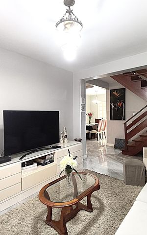Casa de condomínio à venda com 162m², 3 quartos e 2 vagas Casa de condomínio à venda com 162m², 3 quartos e 2 vagasSala