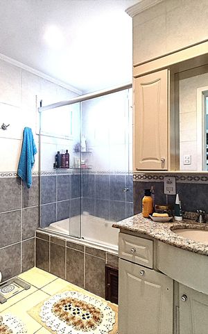 Casa de condomínio à venda com 162m², 3 quartos e 2 vagas Casa de condomínio à venda com 162m², 3 quartos e 2 vagasBanheiro 1