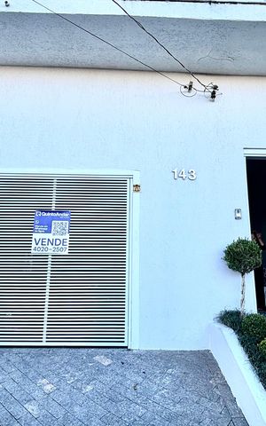 Casa à venda com 390m², 4 quartos e 1 vaga Casa à venda com 390m², 4 quartos e 1 vagaFachada