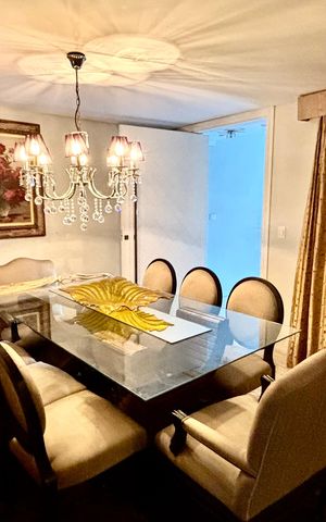 Casa à venda com 390m², 4 quartos e 1 vaga Casa à venda com 390m², 4 quartos e 1 vagaSala de jantar