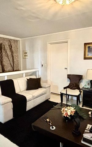 Casa à venda com 390m², 4 quartos e 1 vaga Casa à venda com 390m², 4 quartos e 1 vagaSala