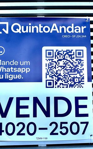 Casa à venda com 390m², 4 quartos e 1 vaga Casa à venda com 390m², 4 quartos e 1 vagaFachada