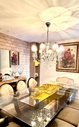 Casa à venda com 390m², 4 quartos e 1 vaga Casa à venda com 390m², 4 quartos e 1 vagaSala de jantar