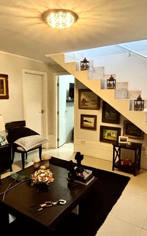 Casa à venda com 390m², 4 quartos e 1 vaga Casa à venda com 390m², 4 quartos e 1 vagaSala