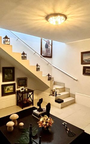 Casa à venda com 390m², 4 quartos e 1 vaga Casa à venda com 390m², 4 quartos e 1 vagaSala