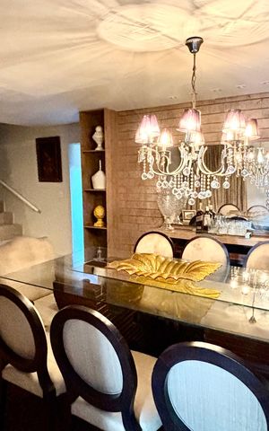 Casa à venda com 390m², 4 quartos e 1 vaga Casa à venda com 390m², 4 quartos e 1 vagaSala de Jantar