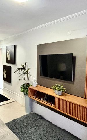 Casa à venda com 390m², 4 quartos e 1 vaga Casa à venda com 390m², 4 quartos e 1 vagaSala