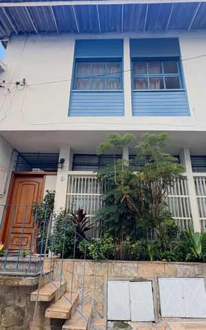 Casa à venda com 110m², 3 quartos e 2 vagas Casa à venda com 110m², 3 quartos e 2 vagasSala