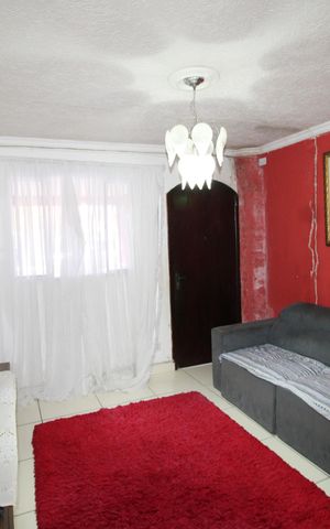 Casa de condomínio à venda com 175m², 3 quartos e 1 vagaSala