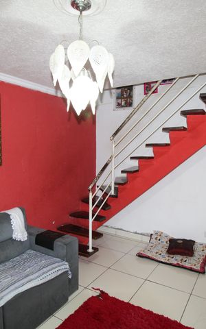 Casa de condomínio à venda com 175m², 3 quartos e 1 vagaSala
