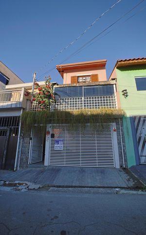 Casa à venda com 200m², 4 quartos e 3 vagasFachada