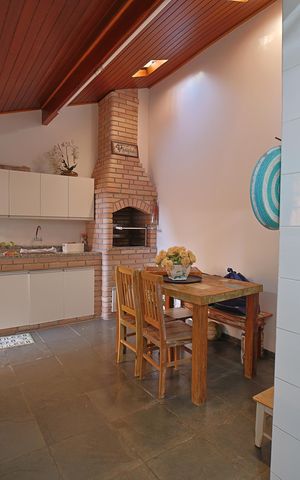 Casa à venda com 200m², 4 quartos e 3 vagasÁrea de Serviço