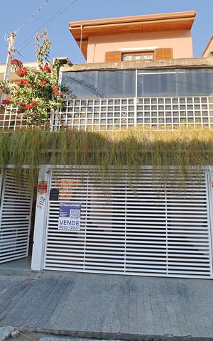Casa à venda com 200m², 4 quartos e 3 vagasFachada