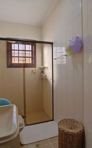 Casa à venda com 200m², 4 quartos e 3 vagasBanheiro