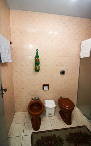 Casa à venda com 300m², 3 quartos e 3 vagas Casa à venda com 300m², 3 quartos e 3 vagasBanheiro Social