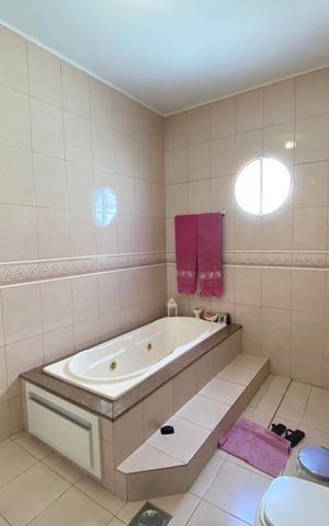 Casa à venda com 178m², 3 quartos e 1 vaga