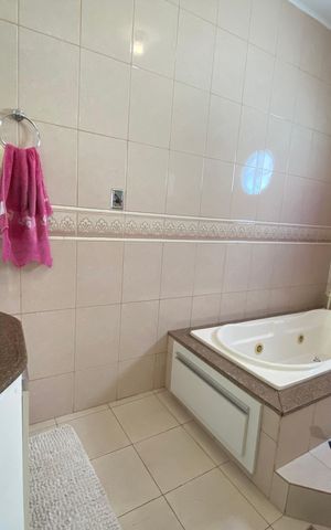 Casa à venda com 178m², 3 quartos e 1 vaga