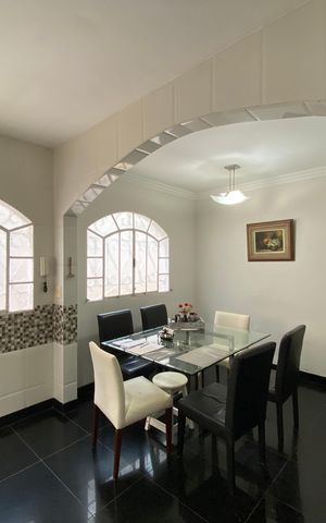 Casa à venda com 178m², 3 quartos e 1 vaga