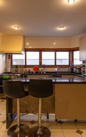 Casa de condomínio para alugar com 360m², 5 quartos e 5 vagas Casa de condomínio para alugar com 360m², 5 quartos e 5 vagasCozinha