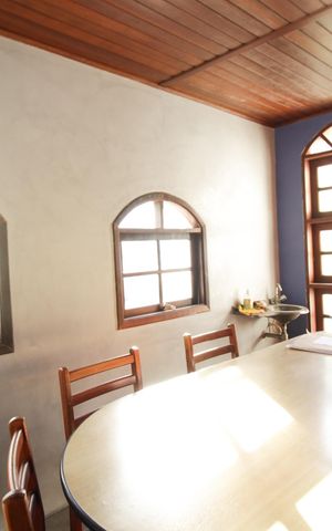 Casa à venda com 305m², 5 quartos e 2 vagas